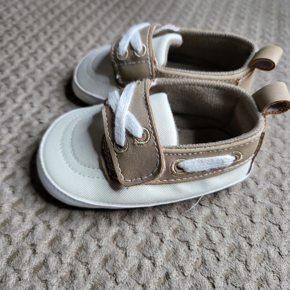 Baby Boys' Crib Shoes - Cat & Jack Beige - Picture 2 of 5